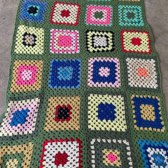 Vintage Granny Square Green Cottagecore Grandmacore Crochet Quilt Lap Blanket - Picture 3 of 4